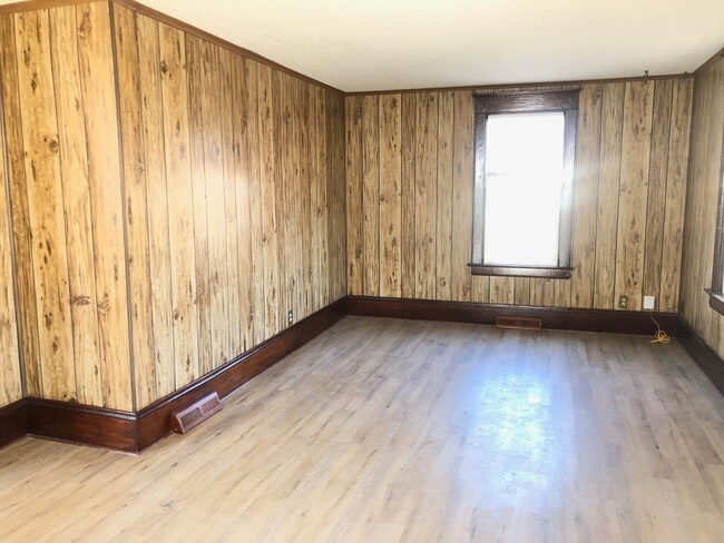 Building Photo - Attractive, recently remodeled, 2BR home i...