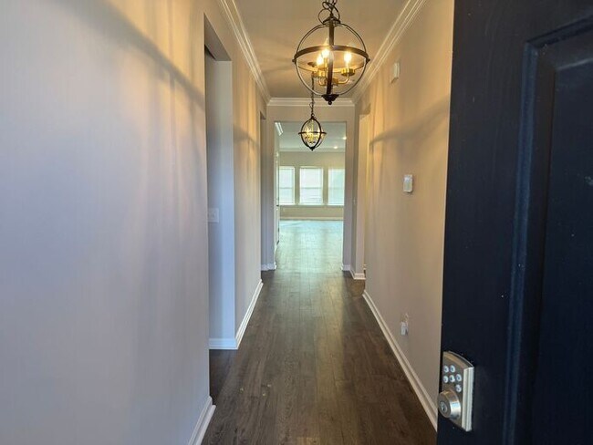 Foto del edificio - Move in ready! Look and lease