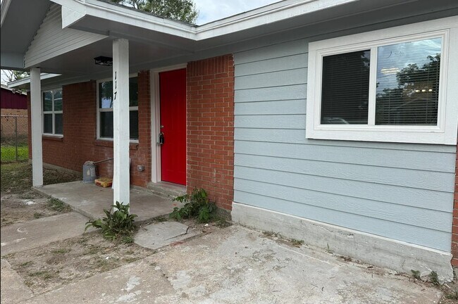 Building Photo - 117 Thelma Ln