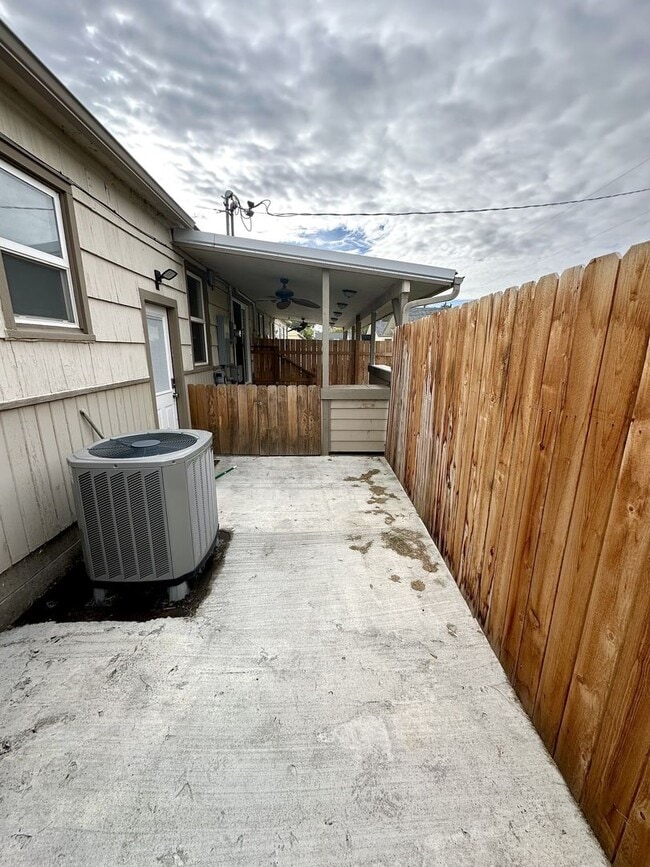 Building Photo - 1st Rent Month Free!! Stunning Partially F...