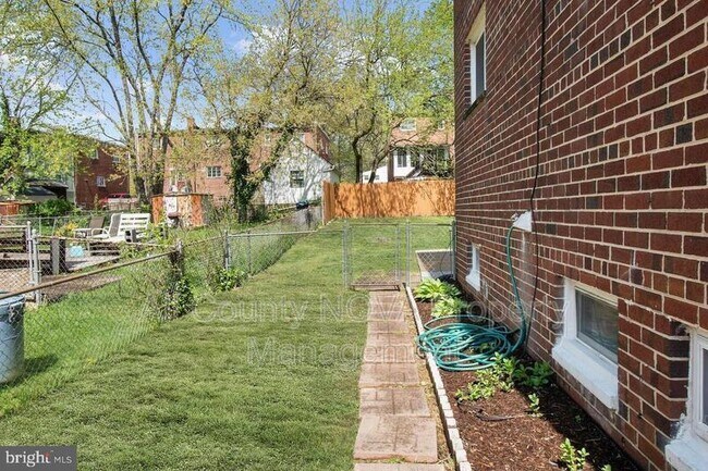 Building Photo - 3512 Madison St
