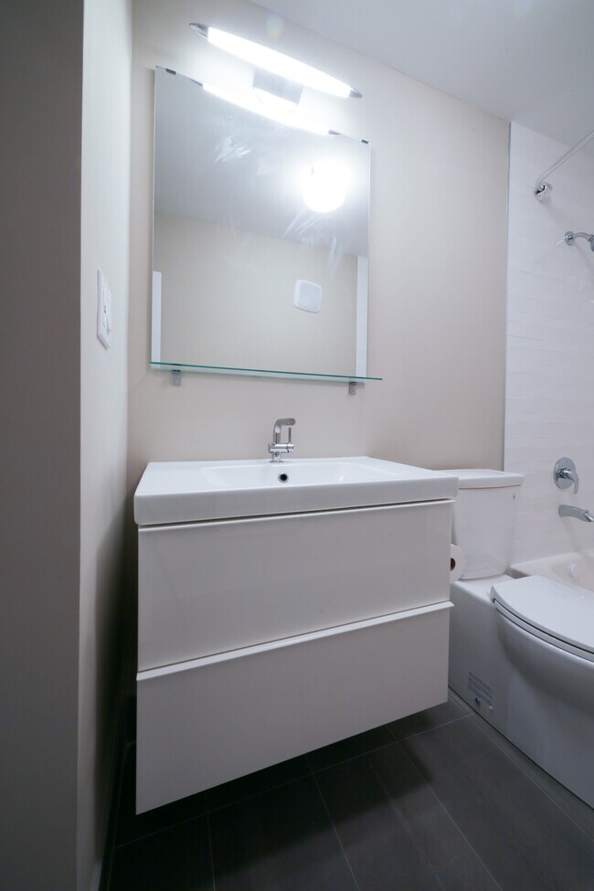 Foto del edificio - 2129 N St NW