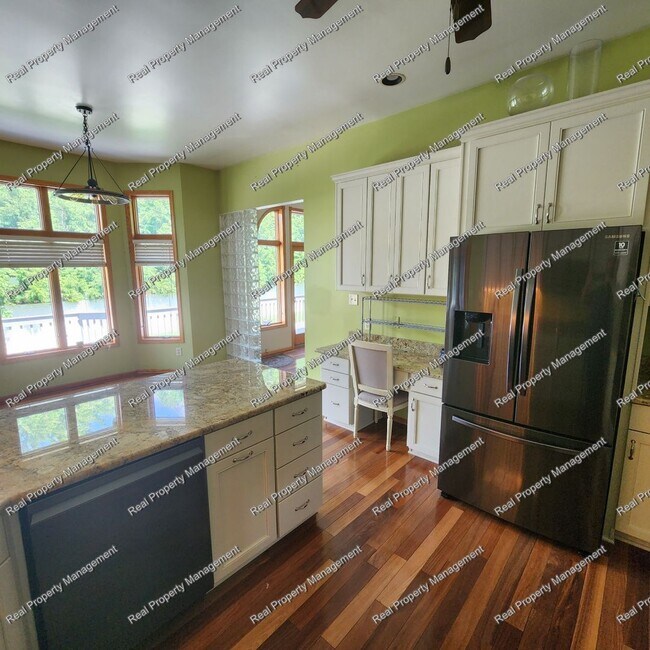 Foto del edificio - Gorgeous 4 Bedroom Ranch