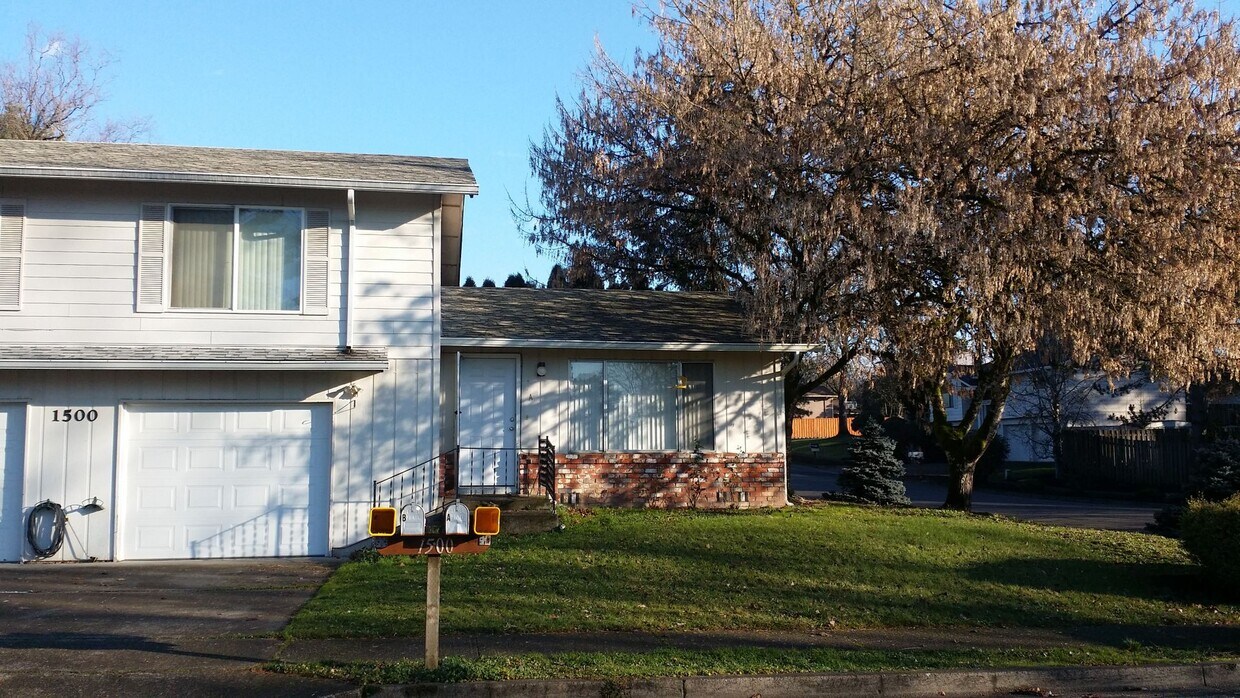 Foto principal - 1500 Coffey Ln