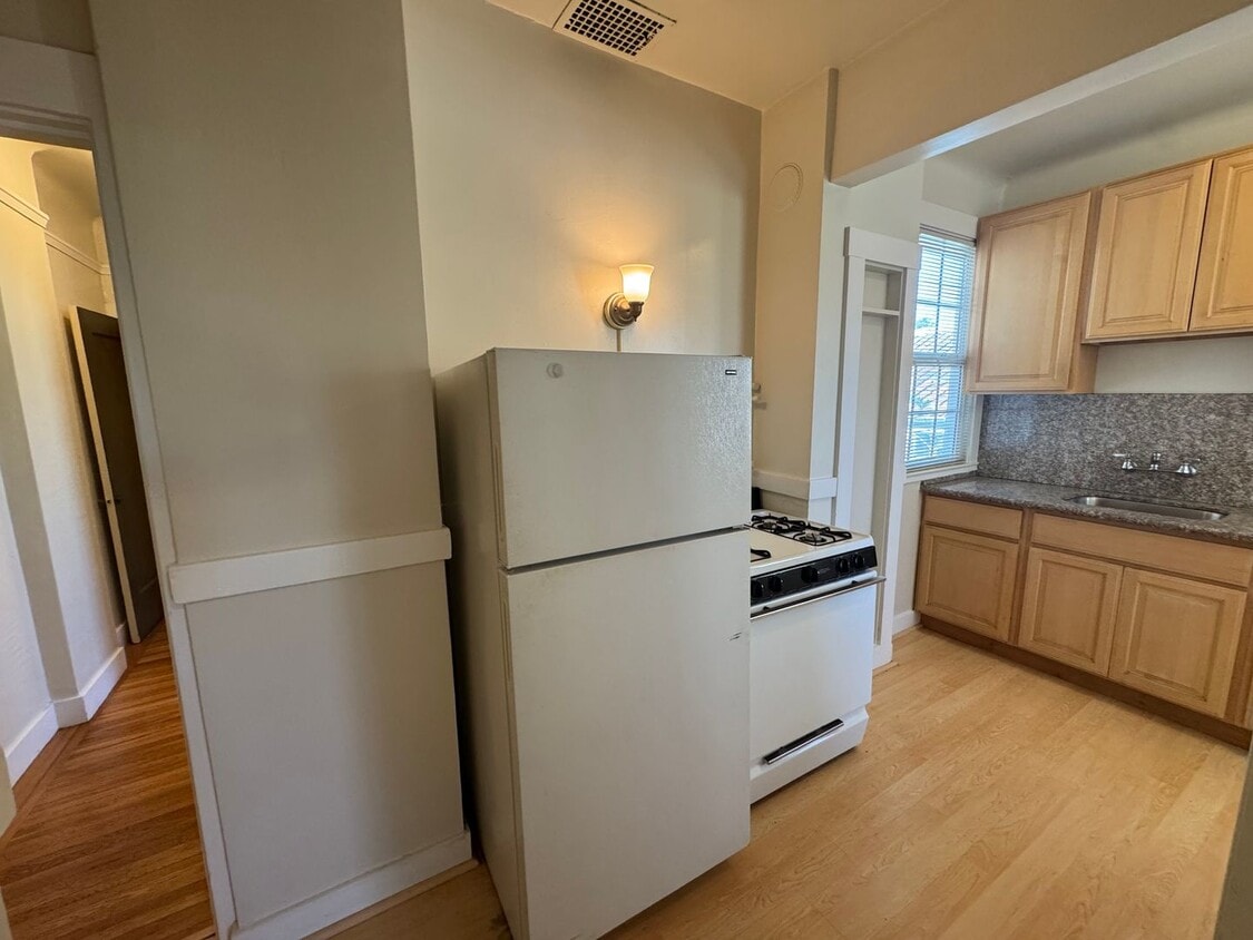 Large 1 Bedroom/1 Bath - Quiet Neighborhoo... - Large 1 Bedroom/1 Bath - Quiet Neighborhoo...