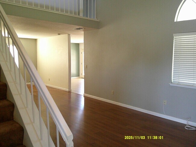 Building Photo - 4 bedroom in Dixon with spacious back yard