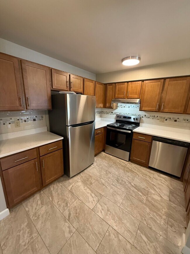 Foto del edificio - Renovated Private Entry 2 Bedroom Apartment Available!