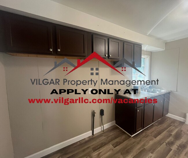 Building Photo - 2 spacious bedrooms, 1 high end bathroom h...