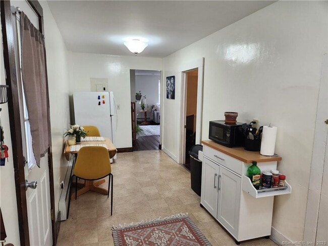 Foto del edificio - 2 Lyons Rd