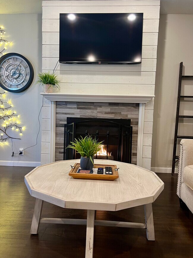 Foto del edificio - 8205 Summertime Ln