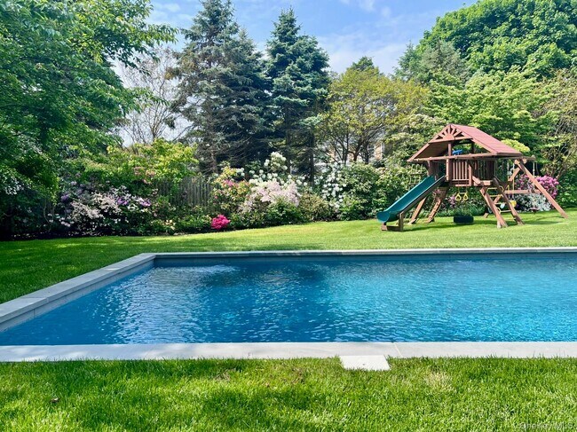 Foto del edificio - 70 S Country Rd