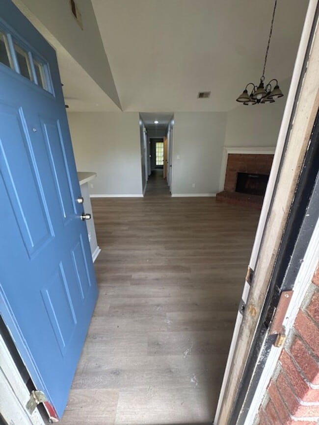 Building Photo - Charming 3-Bedroom Home in Memphis – Spaci...