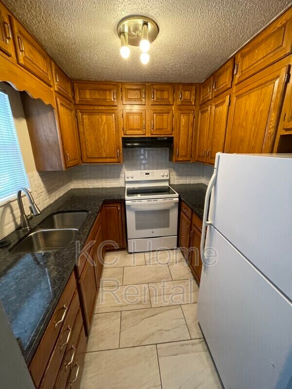Foto del edificio - 8135 Holmes Rd
