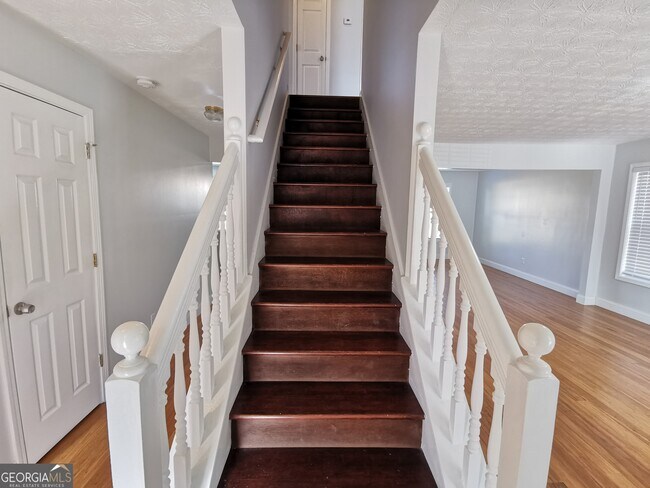 Building Photo - 3995 Fallbrook Dr NW