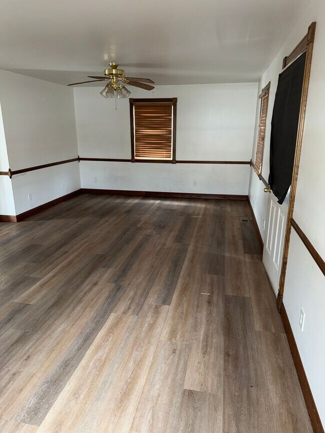 Foto del edificio - Beautiful 2 Bed 2 Bath Home - Includes Stove & Refrigerator