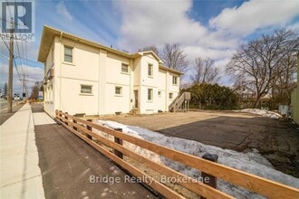 Building Photo - 208-208 Huron St