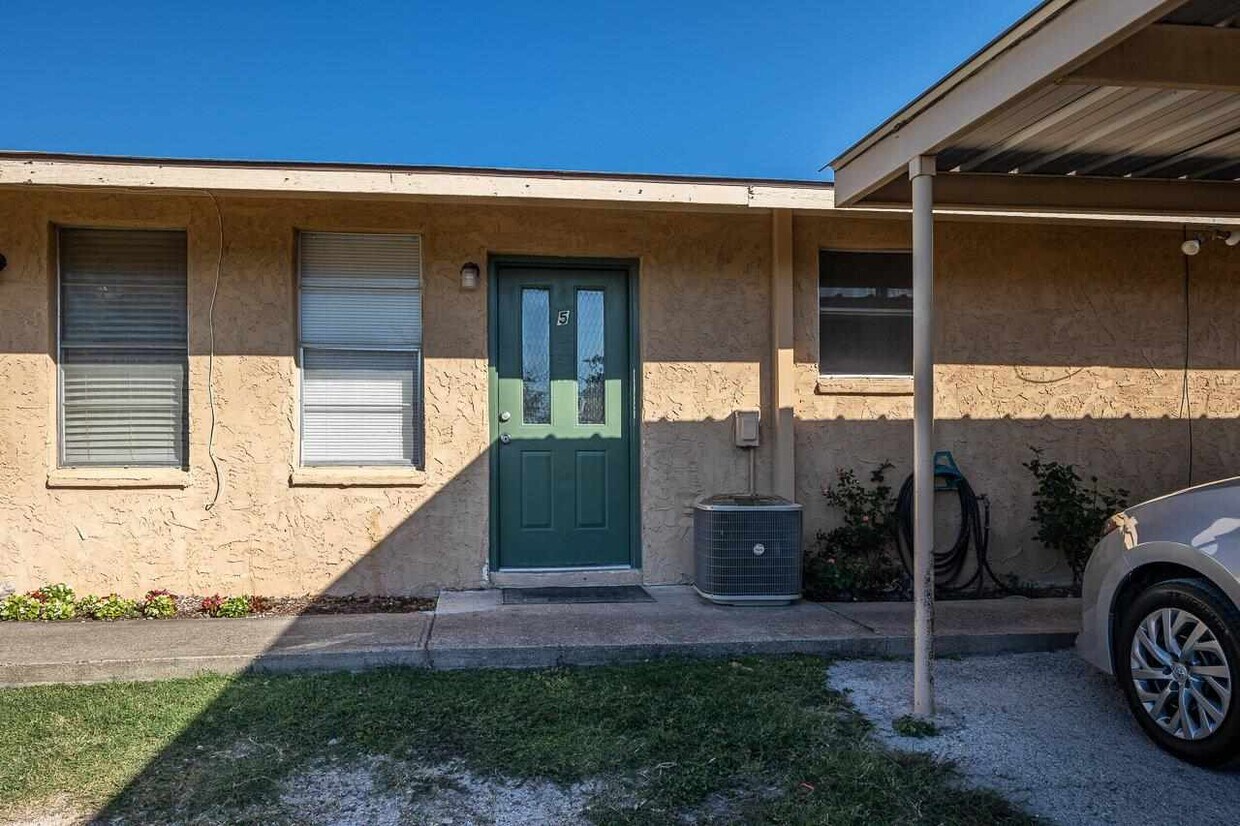 Primary Photo - 710 W Cantu Rd