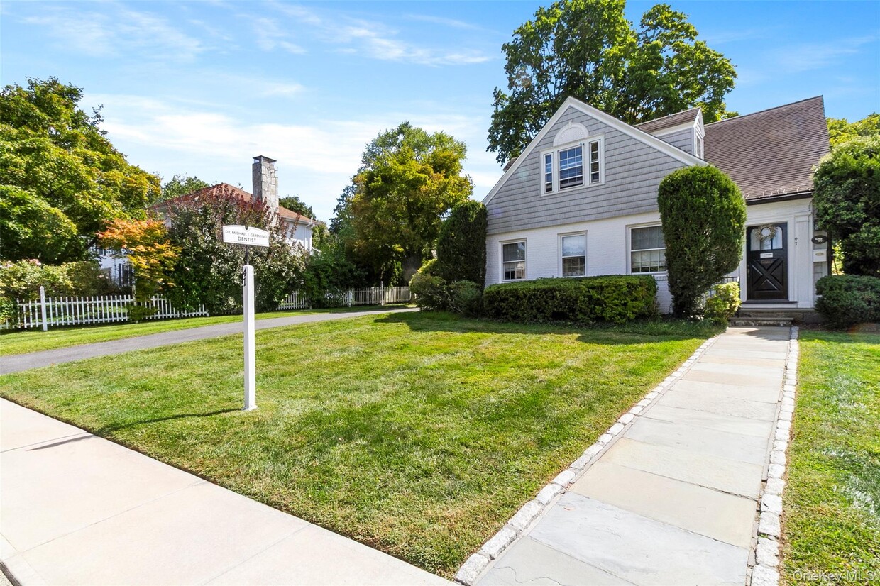 Primary Photo - 47 Brookfield Pl