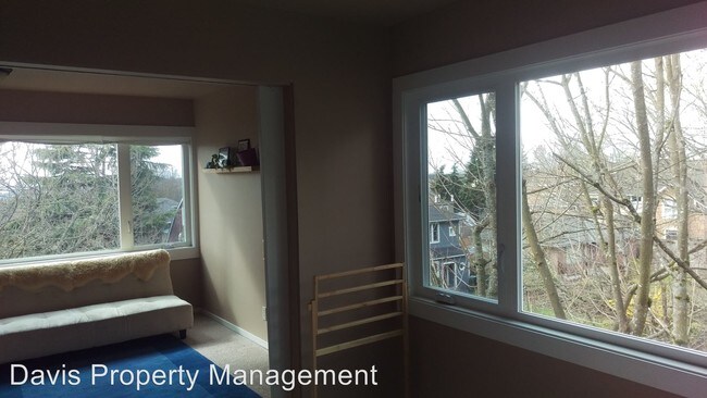 Foto del edificio - 3 br, 1 bath House - 632 13th Ave E Unit #9