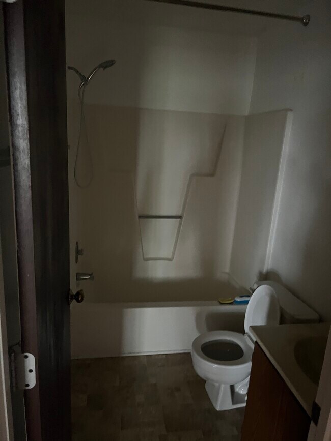 Building Photo - 132 Parkside Dr
