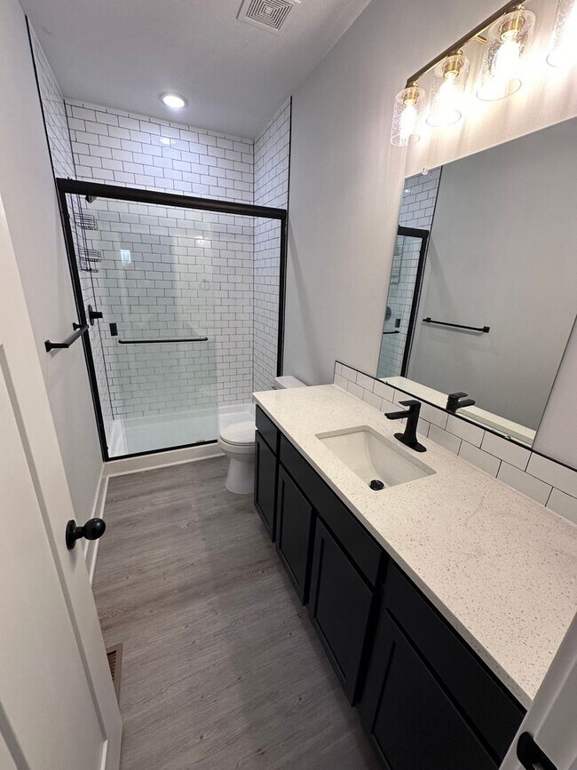 Foto del edificio - $1875- 4 bed 3 bath - New Build Duplex in a beautiful neighborhood!