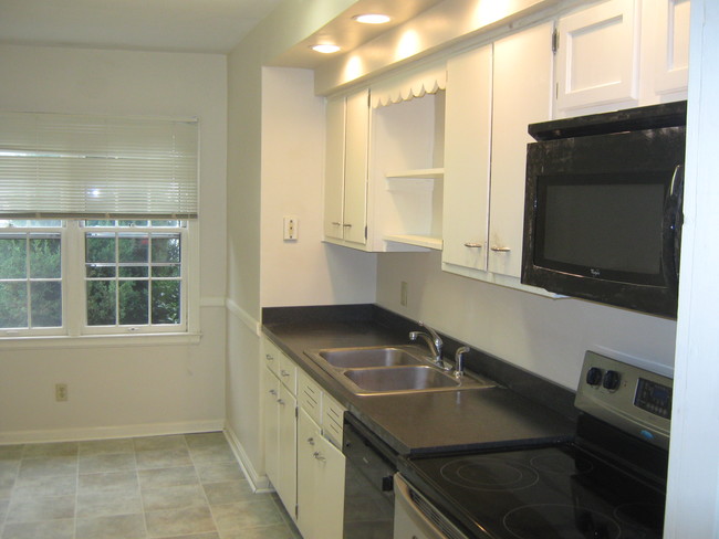 Building Photo - 1128 Cooper Dr