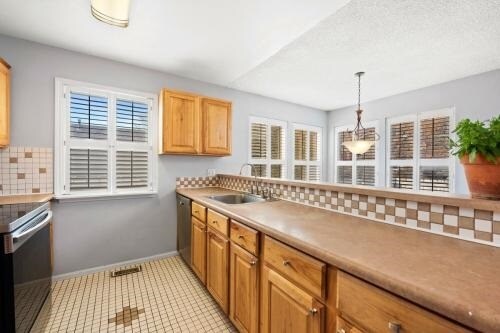 Primary Photo - 11521 E 1st Ave