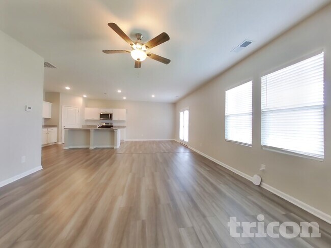 Building Photo - 129 Verona Dr NW