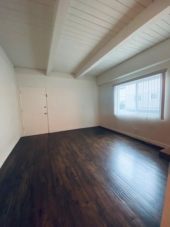 Interior Photo - 3730 Clarington Ave