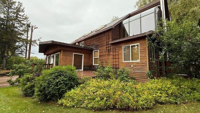 3 Bed, 2.5 Bath - Beautifully Updated Down... - 3 Bed, 2.5 Bath - Beautifully Updated Down... House