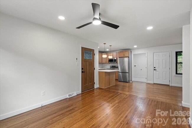 Building Photo - 2430 Dora Dr