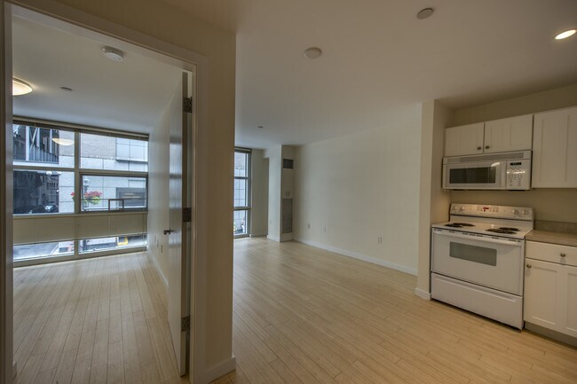 Primary Photo - 215 Tremont St