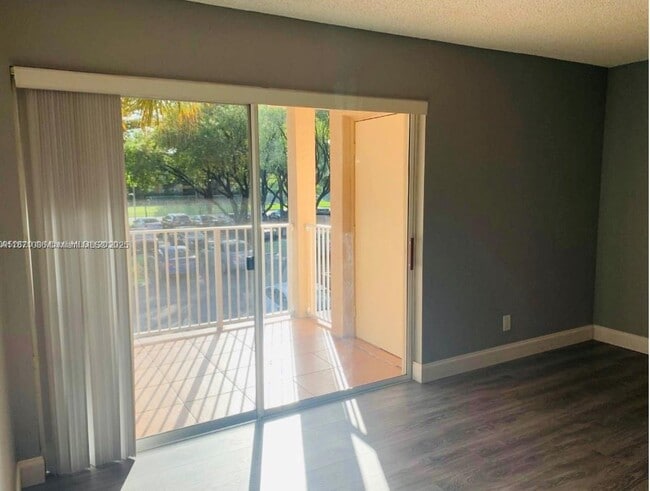 Foto del edificio - 10450 SW 157th Ct