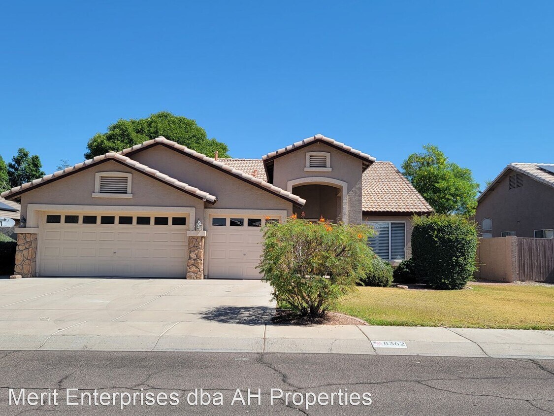 Foto principal - 3 br, 2 bath House - 8362 W PARADISE DR