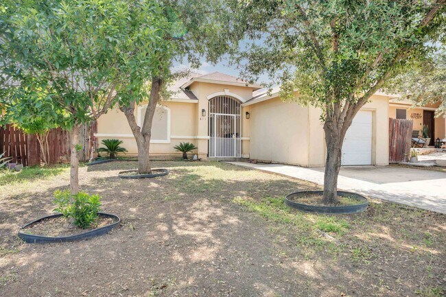 Foto del edificio - 823 Witherspoon Loop