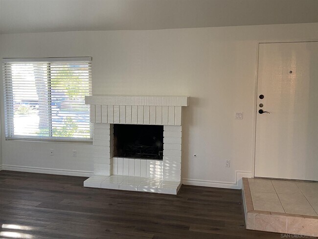 Building Photo - 10822 Esmeraldas Dr
