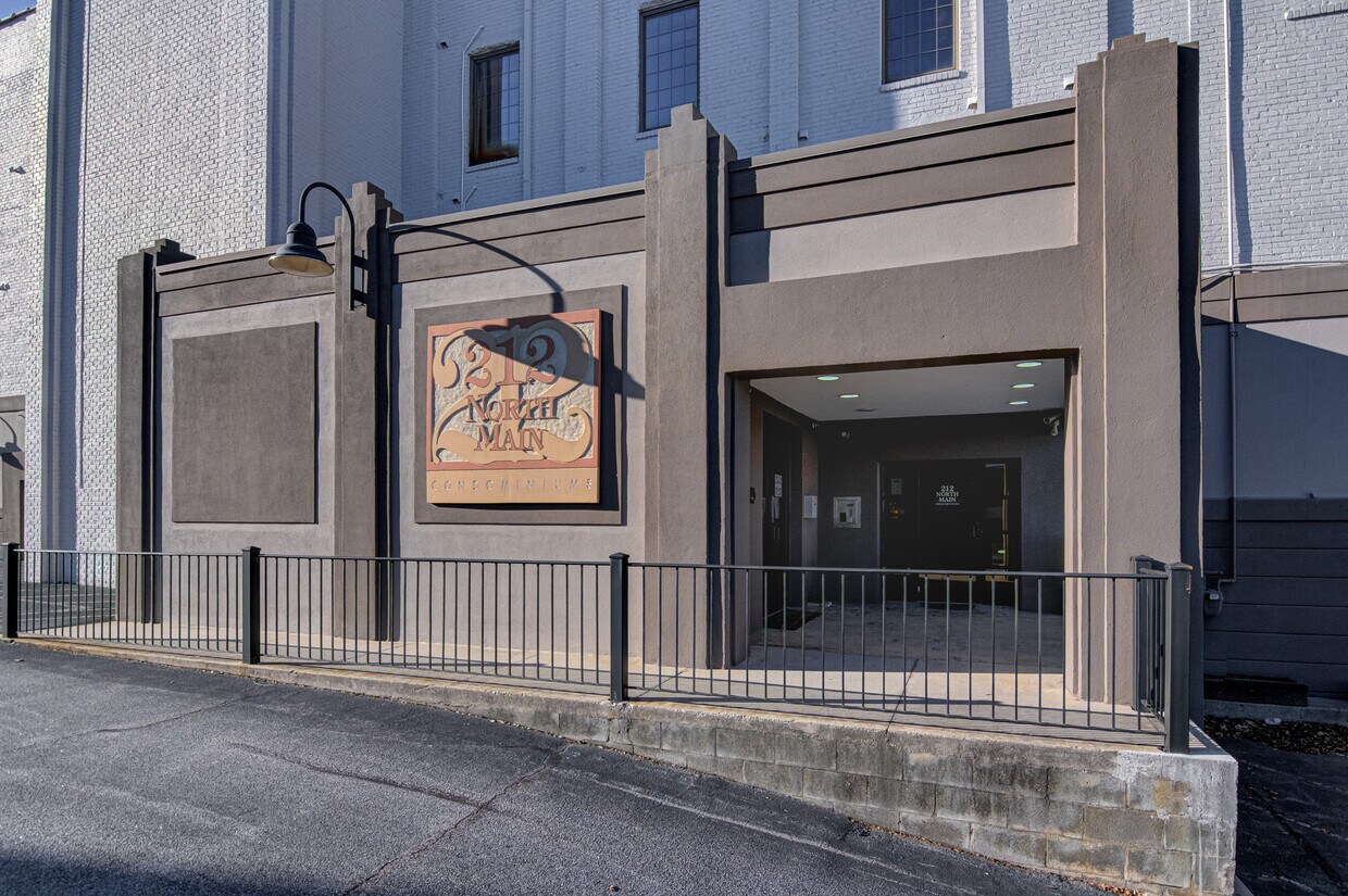 Photo - 212 N Main St (High Point, NC)