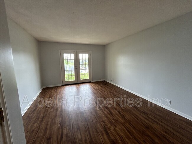 Building Photo - 103 Angeline Dr
