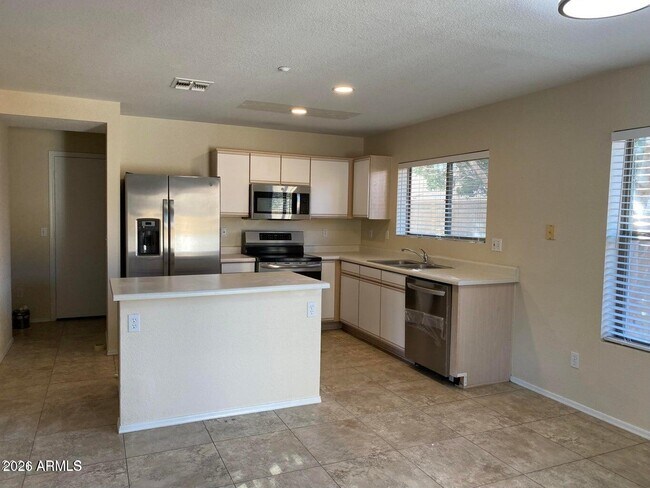 Building Photo - 7500 E Deer Valley Rd