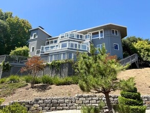 Building Photo - 51 Via Los Altos