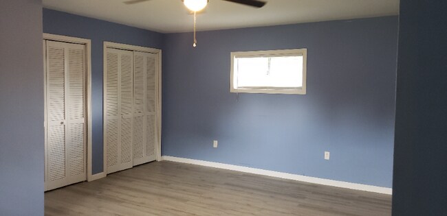Building Photo - 717 Sundale Dr