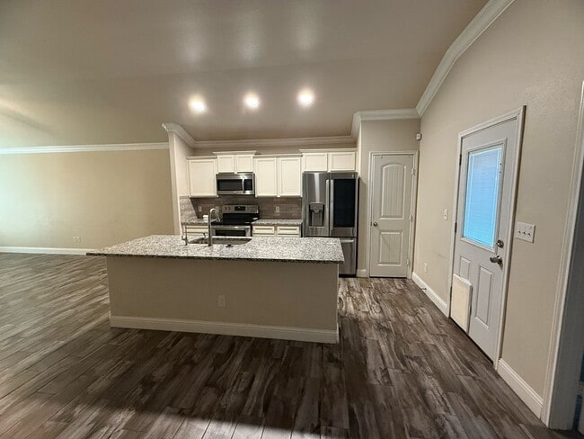 Building Photo - 1001 E 95th St