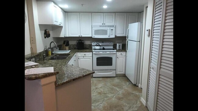 Building Photo - 500 Crestwood Ct N