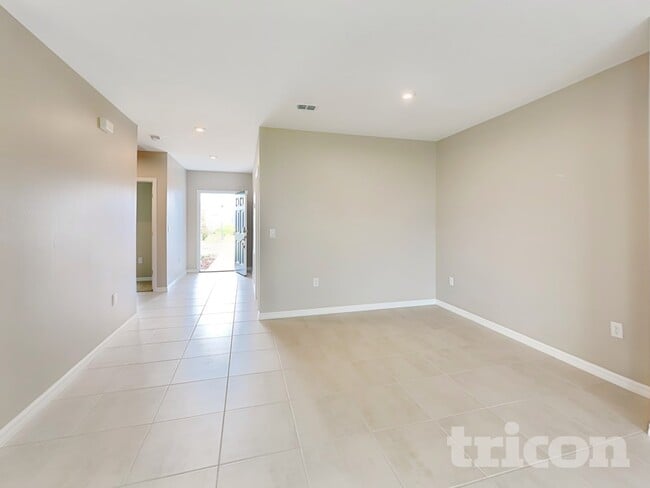 Building Photo - 212 Garnet Ave