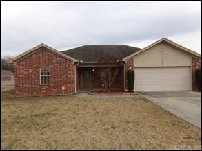 Building Photo - 100 Corbin Cir