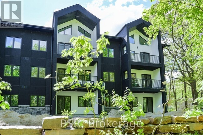 Building Photo - 50 Manominee St