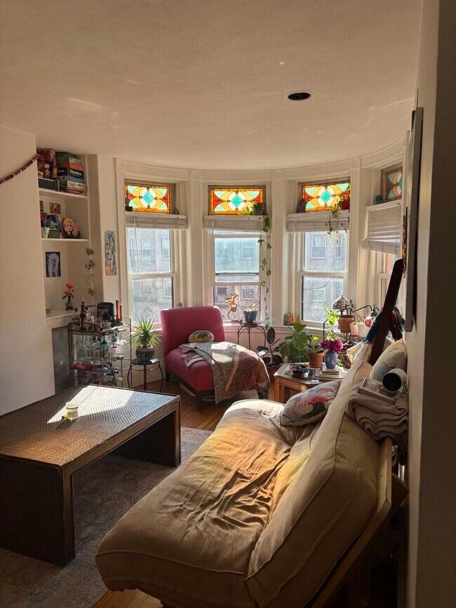 Foto del edificio - 45 Westland Ave