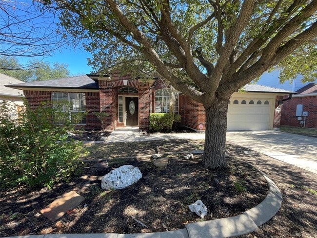 Building Photo - 2204 Zoa Dr