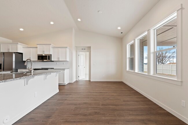 Building Photo - 5904 Lekeitio Dr