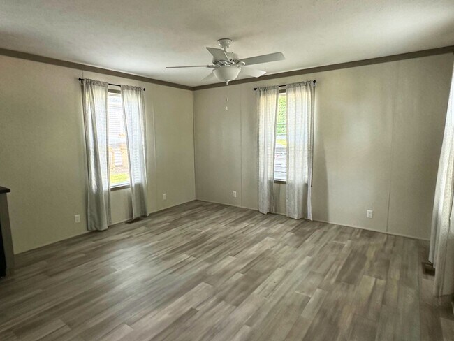 Building Photo - 1056 Colonial Trail